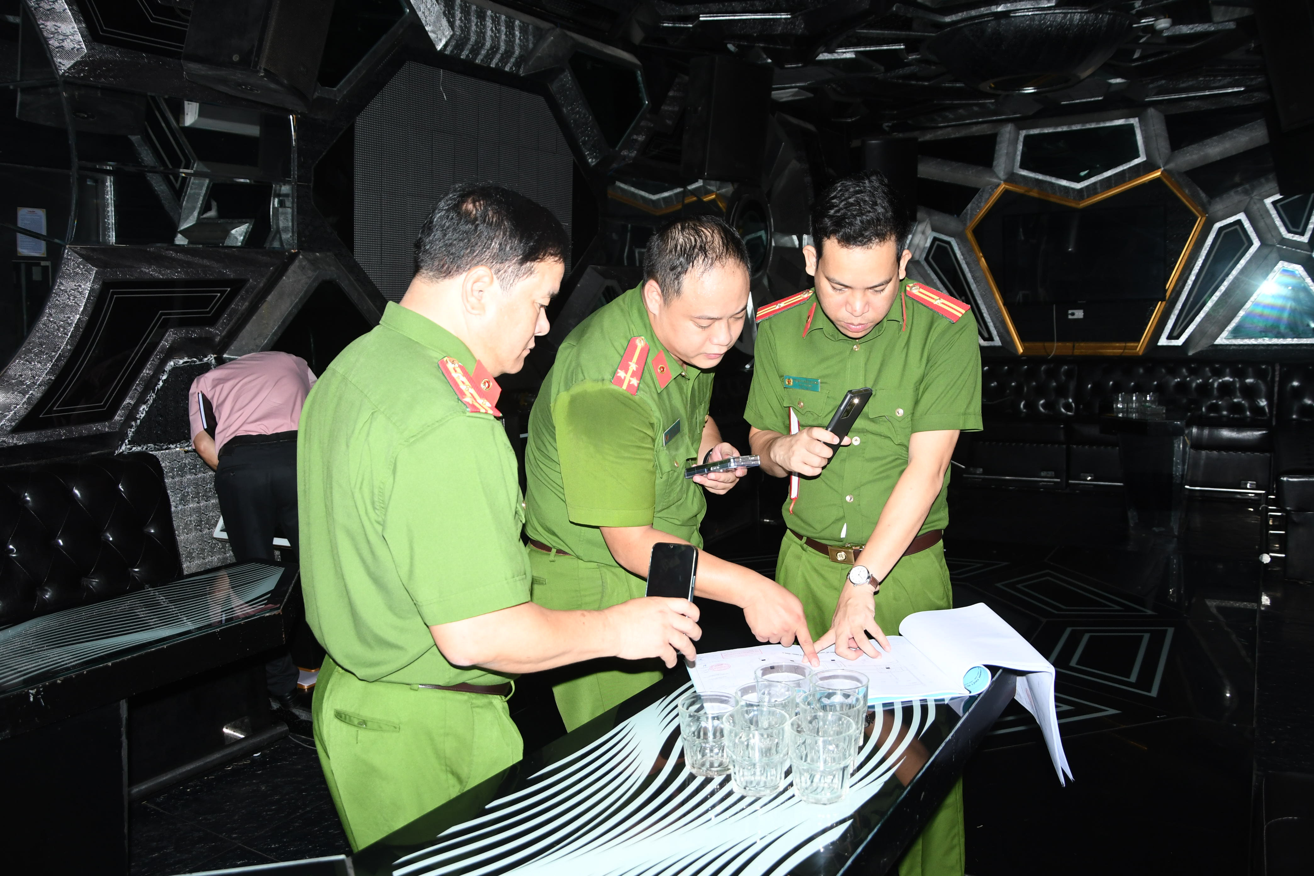 Phòng Cảnh sát PCCC & CNCH: Kiểm tra đột xuất, tiếp tục đình chỉ hoạt động Cơ sở karaoke Marigold (Cát Hải)